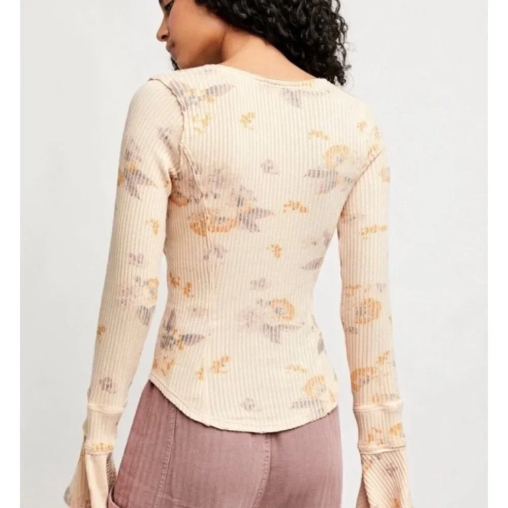 NWT Free People Ribbed Long Bell Sleeve Floral Print Retro Henley Top - Picture 6 of 16